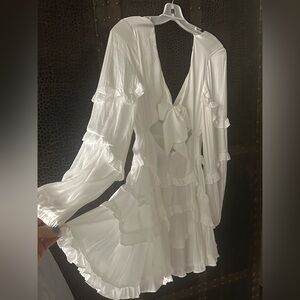 New Amazing White mini Dress with ruffles 👗